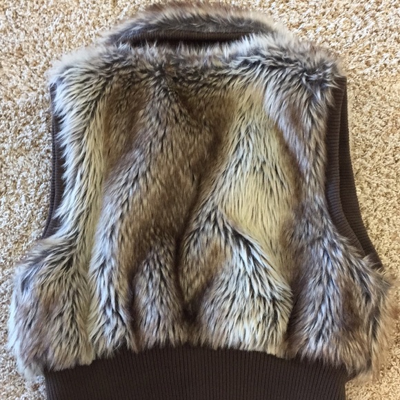 Forever 21 VGUC fauxfur vest/zipper/ribbed sweater - Picture 6 of 8